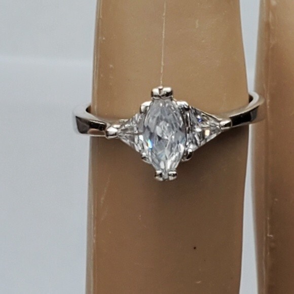 Silver Tone Marquise Cut CZ ring size 6 - Picture 3 of 8